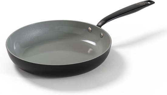 BE Living Koekenpan - Ø 24 cm - PFAS vrije Keramische Koekenpan inductie - Geschikt voor alle warmtebronnen - Zwart BE Living Koekenpan - Ø 24 cm - PFAS vrije Keramische Koekenpan inductie - Geschikt voor alle warmtebronnen - Zwart